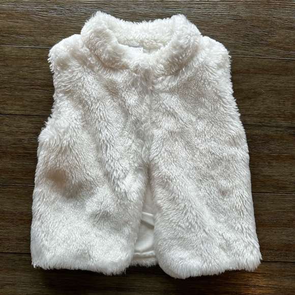 Carter’s tops - Picture 6 of 9